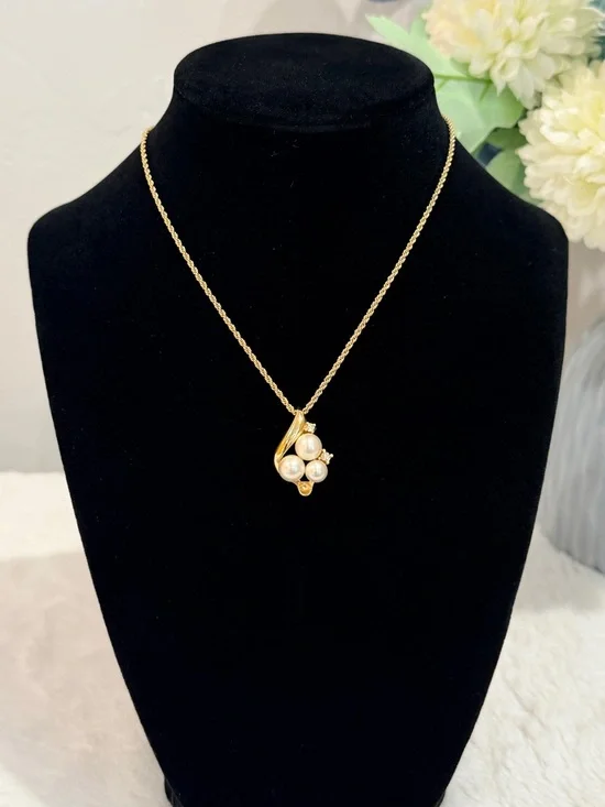 Christian Dior Pearl Crystal Necklace - Picture 2 of 11